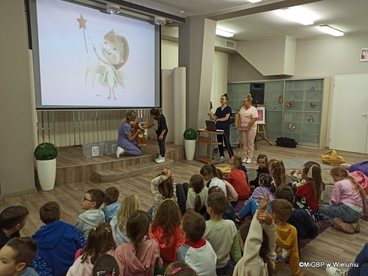 „W służbie człowiekowi” – w Miejskiej i Gminnej Bibliotece Publicznej w Wieluniu odbyło się spotkanie z dentystą